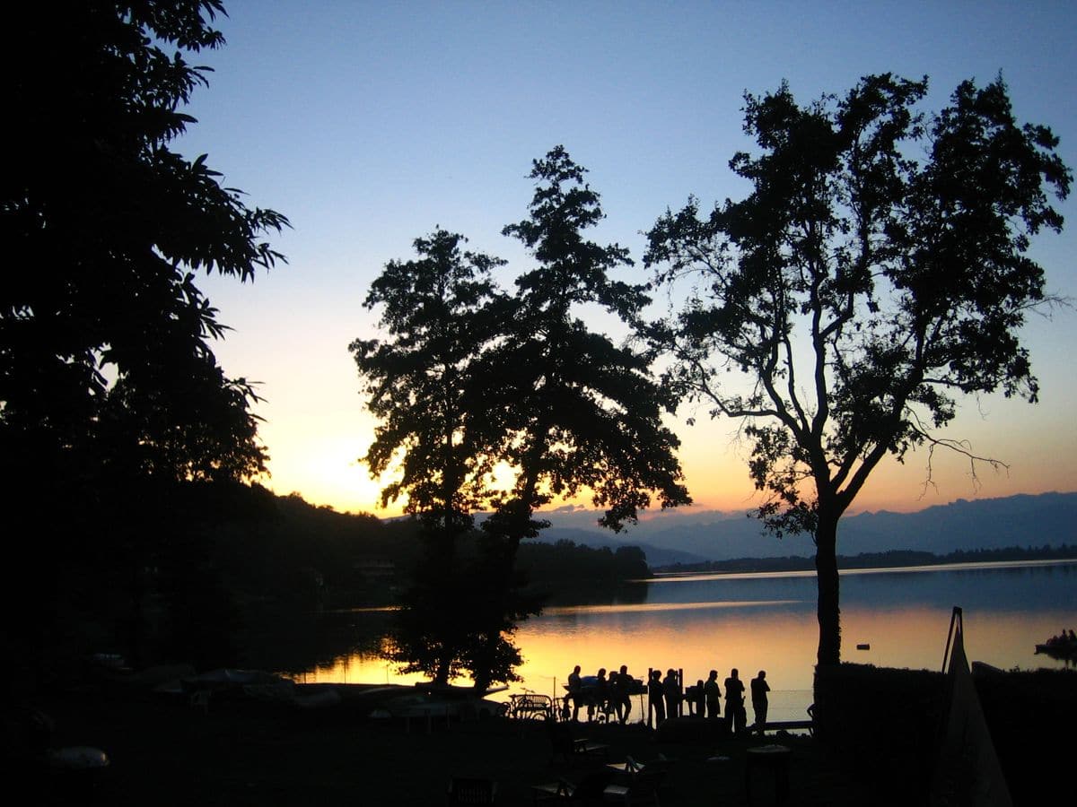 Lago di Monate al tramonto