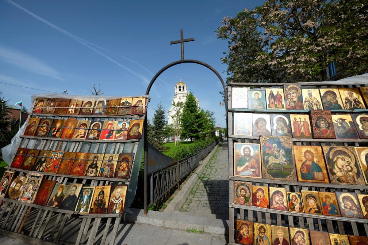 immagini religiose vicino ad una chiesa di Sofia, Bulgaria