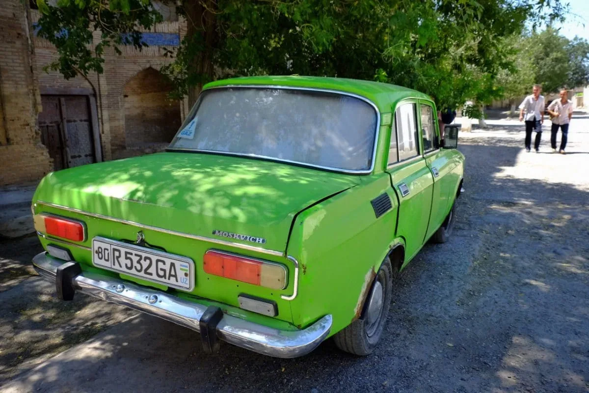 vecchia auto in Uzbekistan