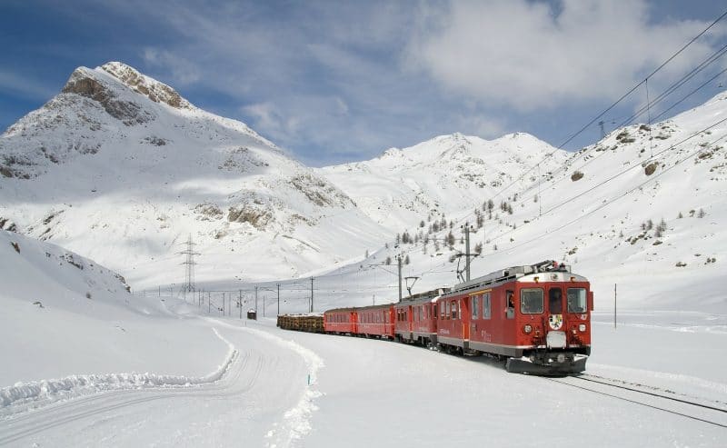 idee regalo originali- una corsa sul treno rosso del Bernina
