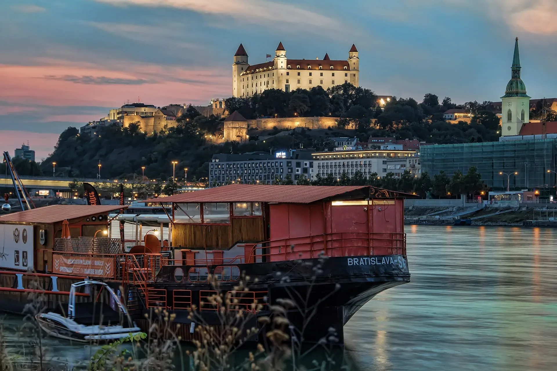 Bratislava- vista dal Danubio