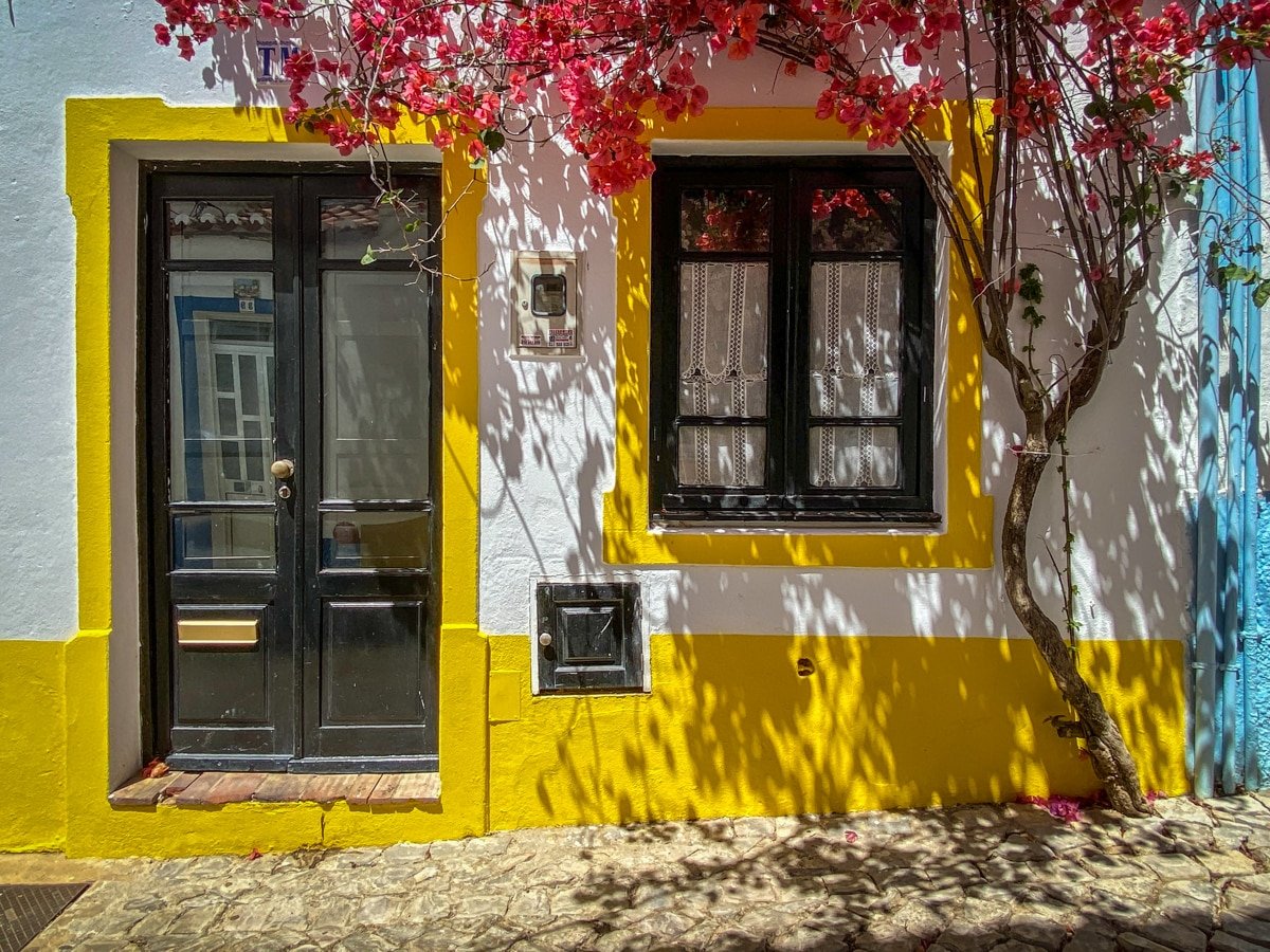 porta colorata in Algarve