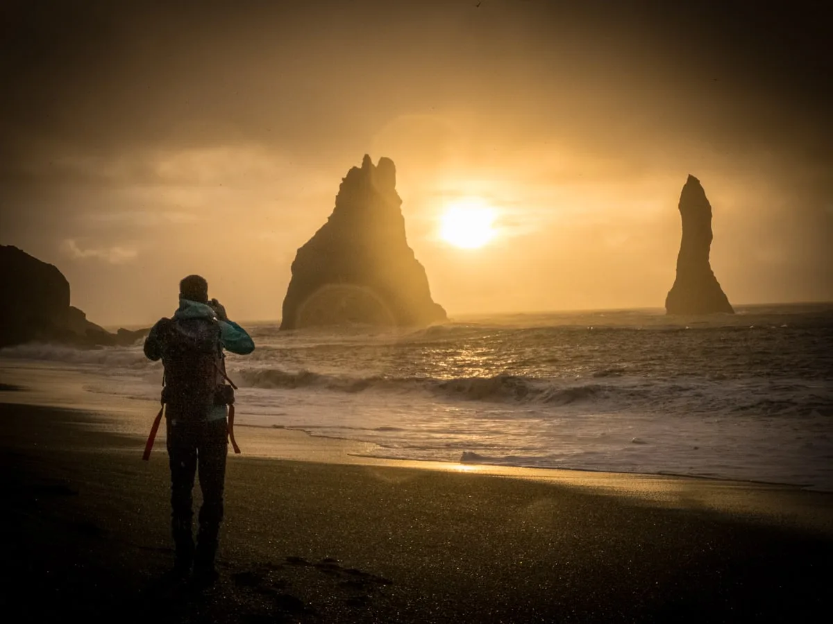 alba sulla Black Beach - Islanda