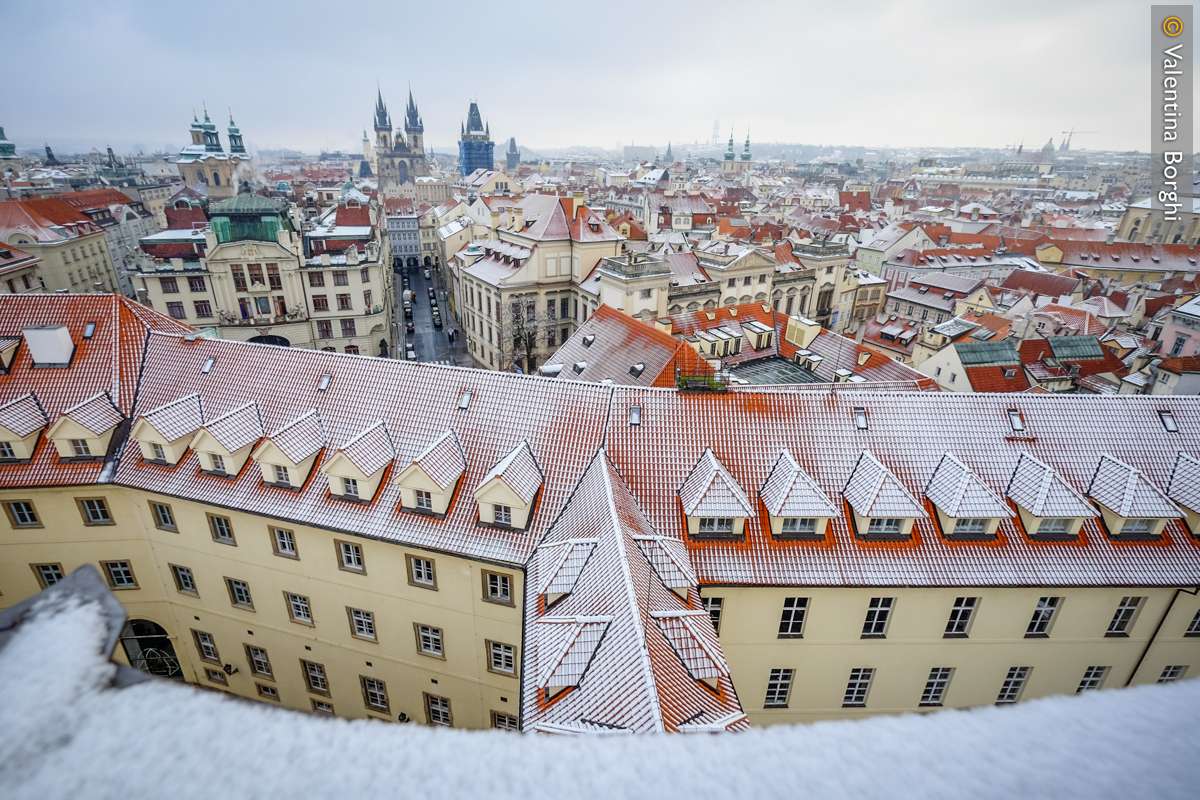 Praga con la neve