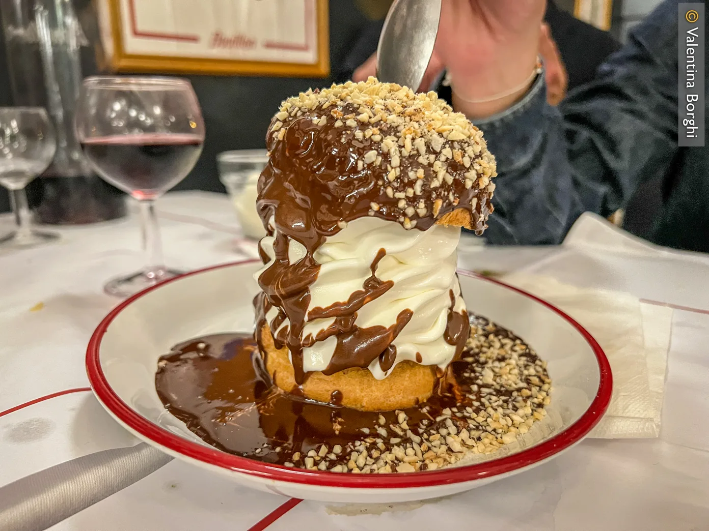 dolce in un ristorante a Parigi