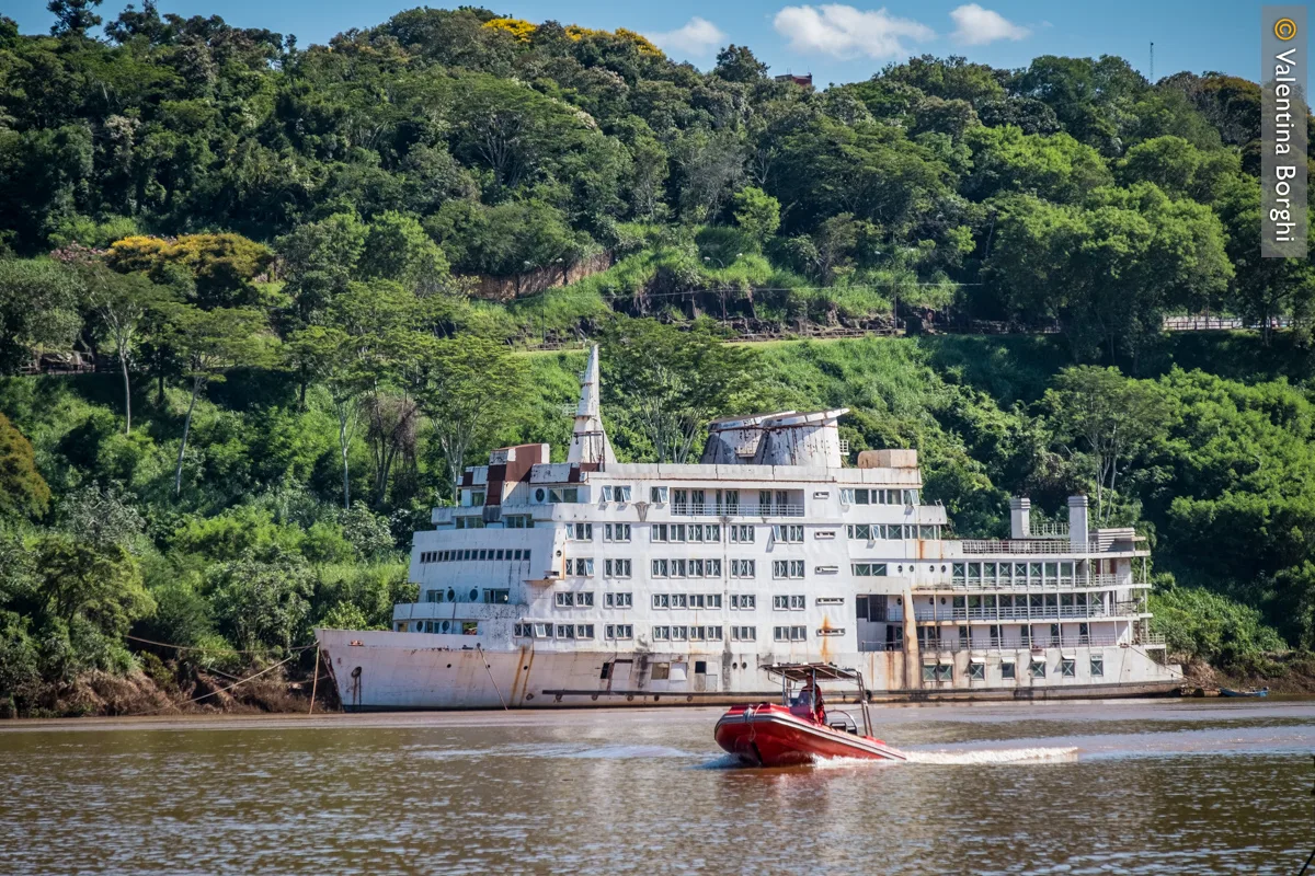 Barca sul Rio Paranà - Iguazu