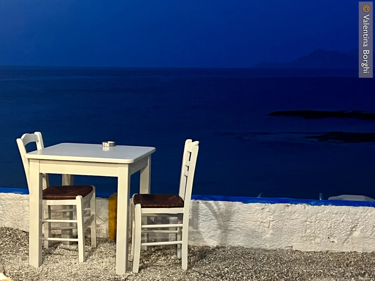 tavolo del ristorante Medusa, Milos, Grecia