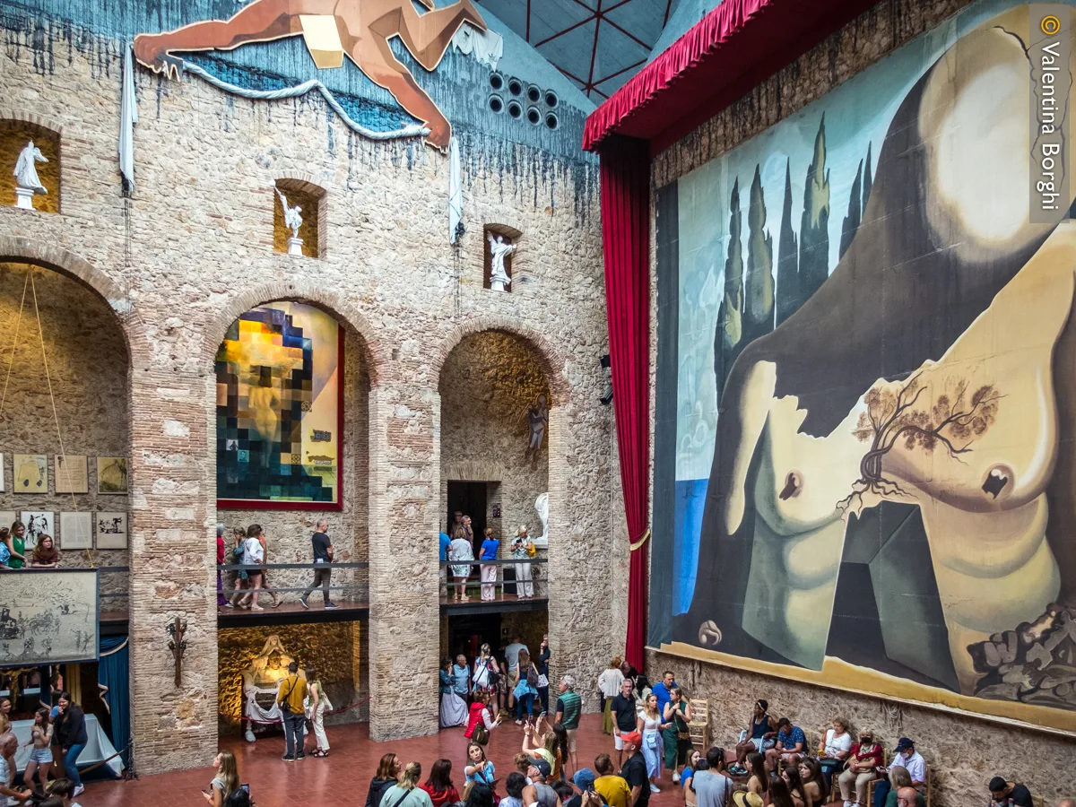 sala interna del Teatro-Museo Dalì a Figueres