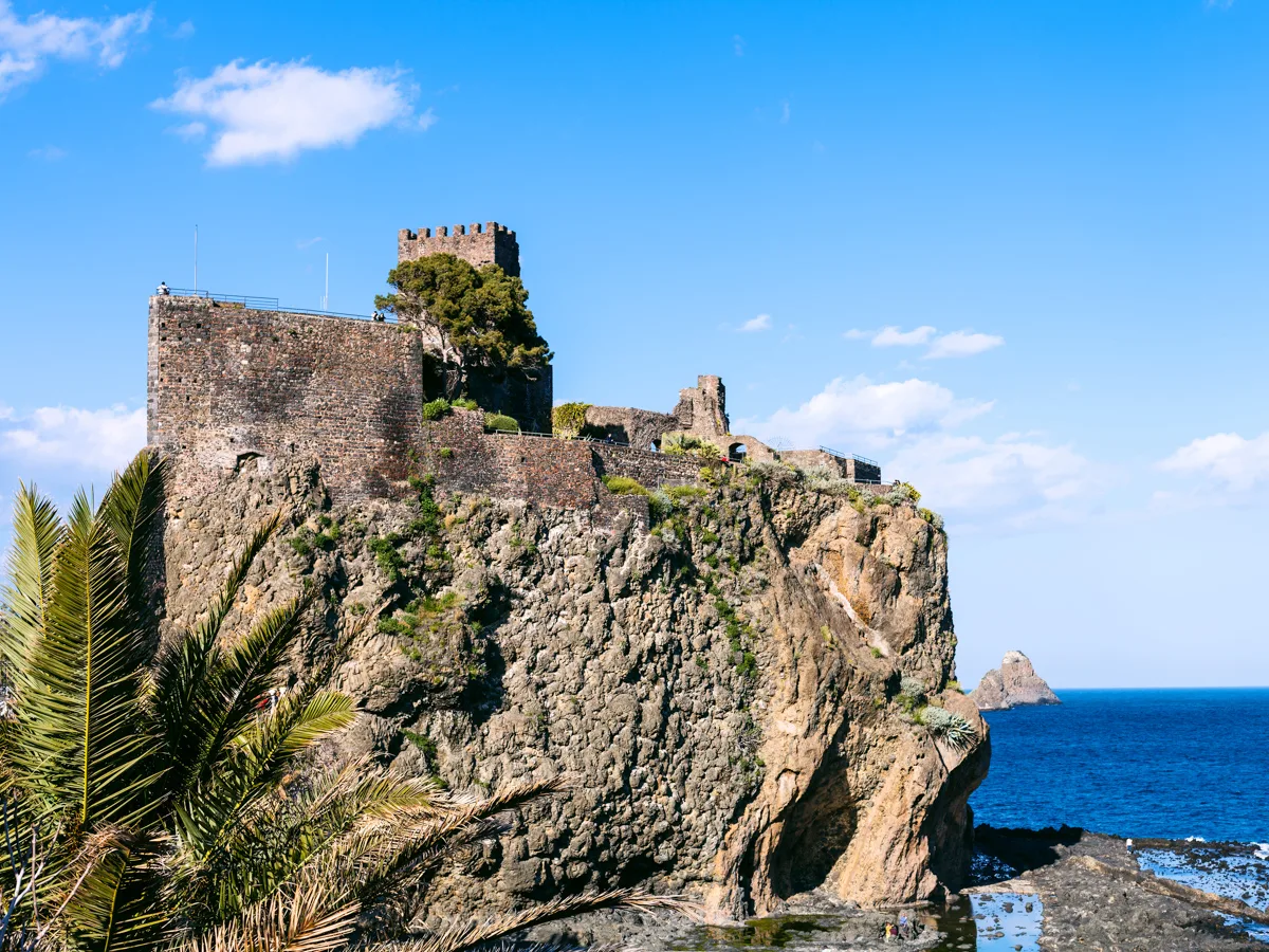 Il castelo normanno di Aci Castello, Sicilia Orientale