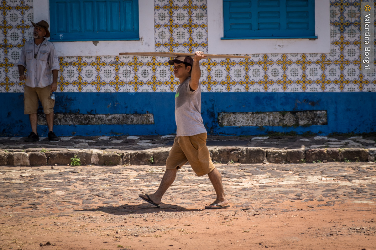 bambino in strada ad Alcantara, Maranhão