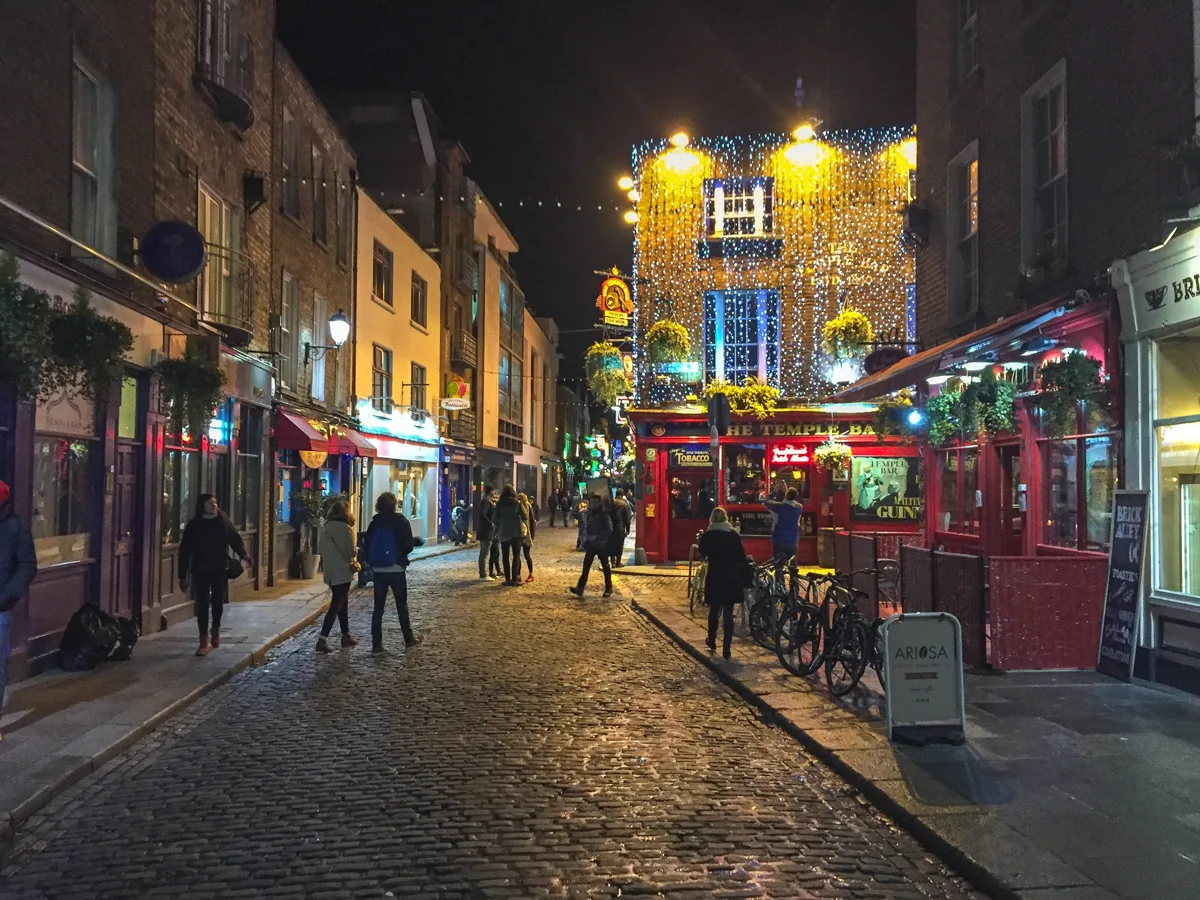 Temple Bar di sera, Dublino