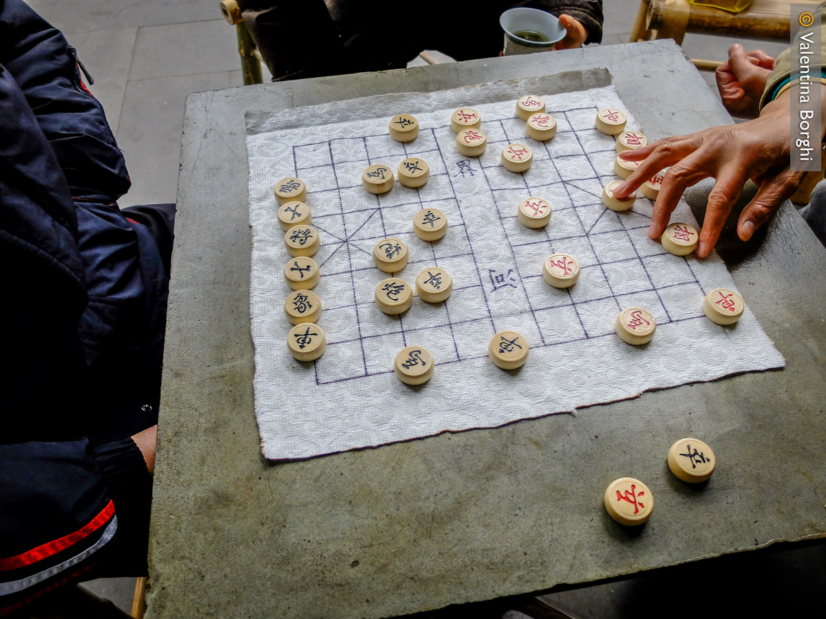 Uomini che giocano a dama a Chengdu, Cina