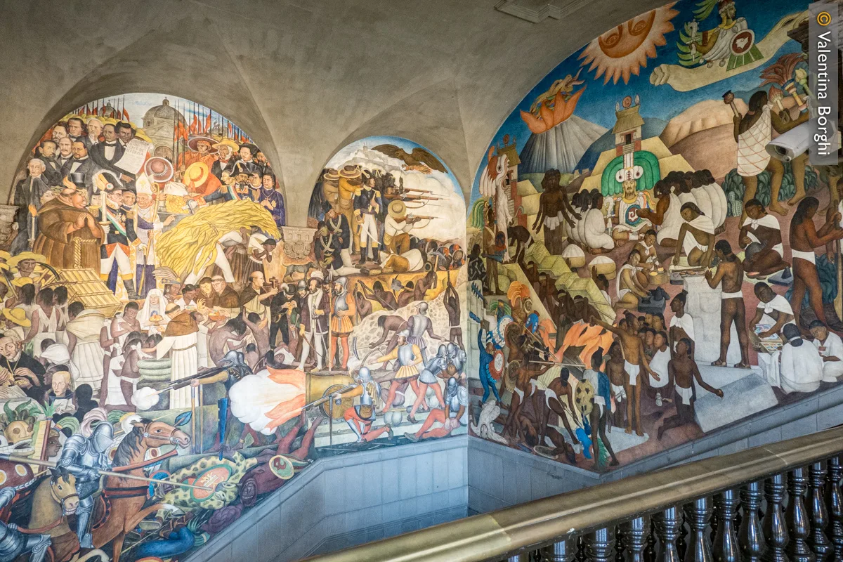 Murales "Mexico a traves de lo siglos" di Diego Rivera nel Palacio Nacional