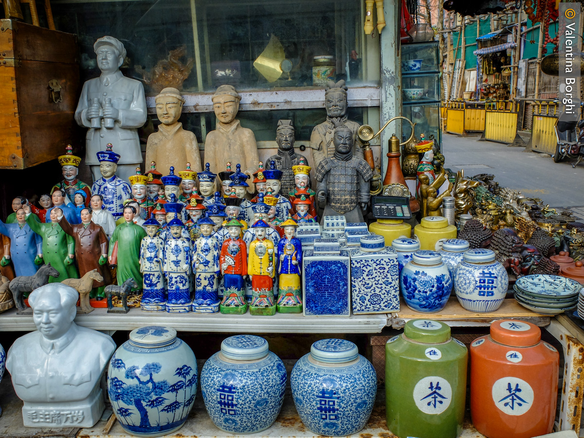 vasi al mercato di Shanghai, Cina