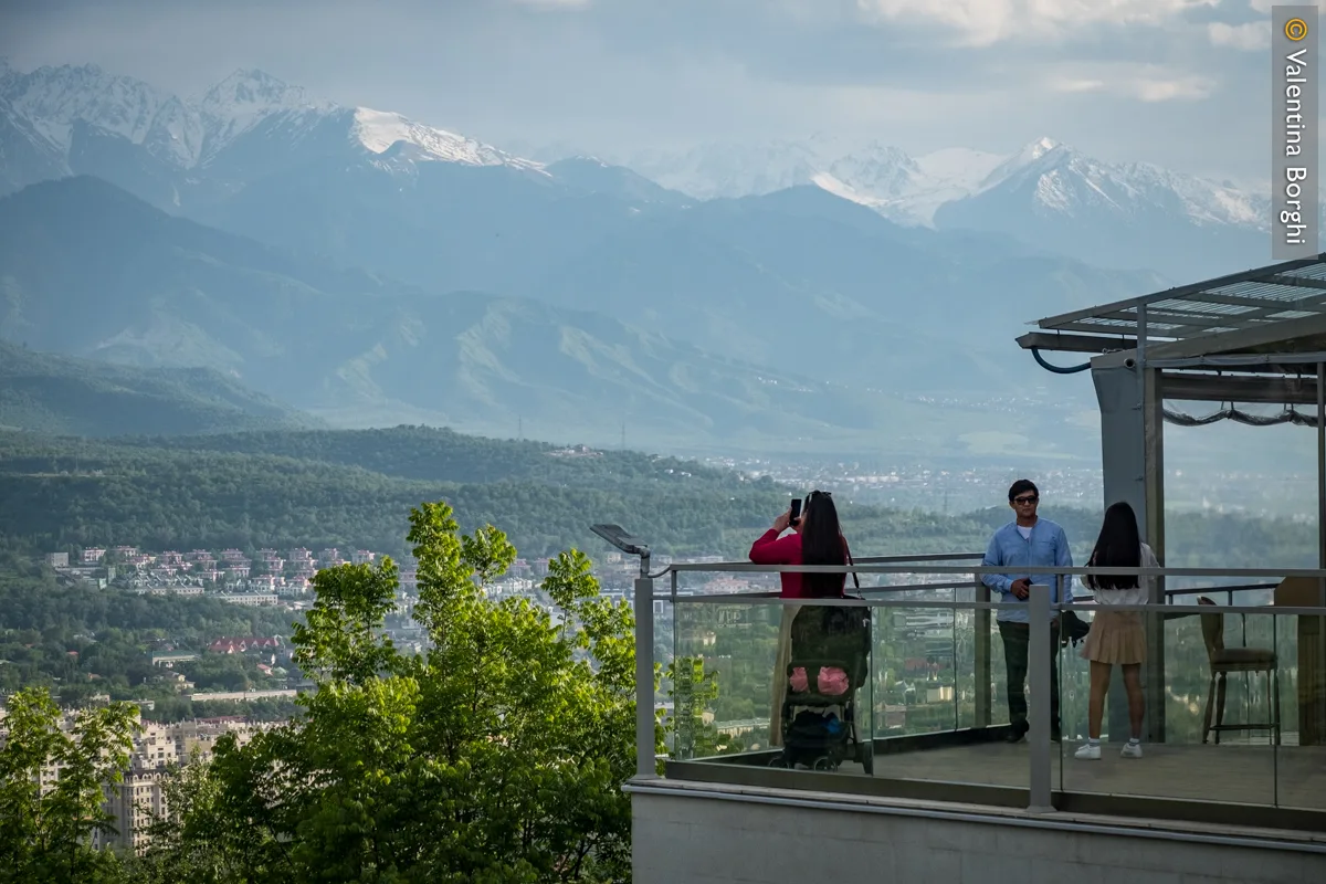 vista dalla funicolare sulla montagna del Kok- Tobe (1100 mt), Almaty, Kazakistan