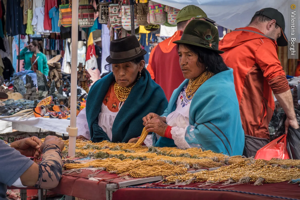 donne al mercato di Otavalo, Ecuador