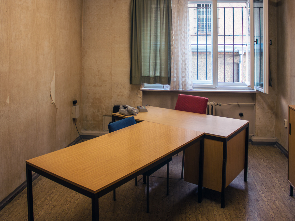 Stanza degli interrogatori nel museo della Stasi, Berlino