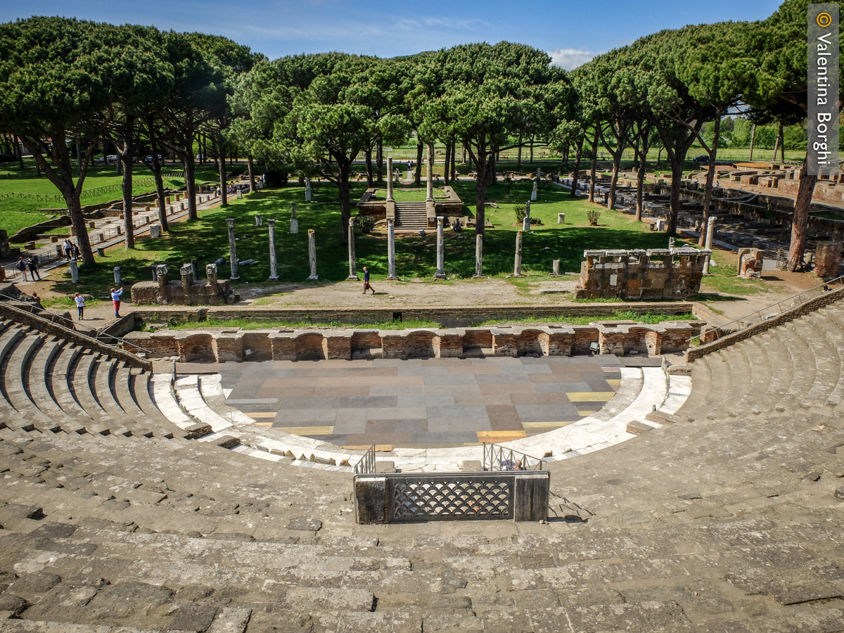 Teatro negli scavi di Ostia Antica, Roma