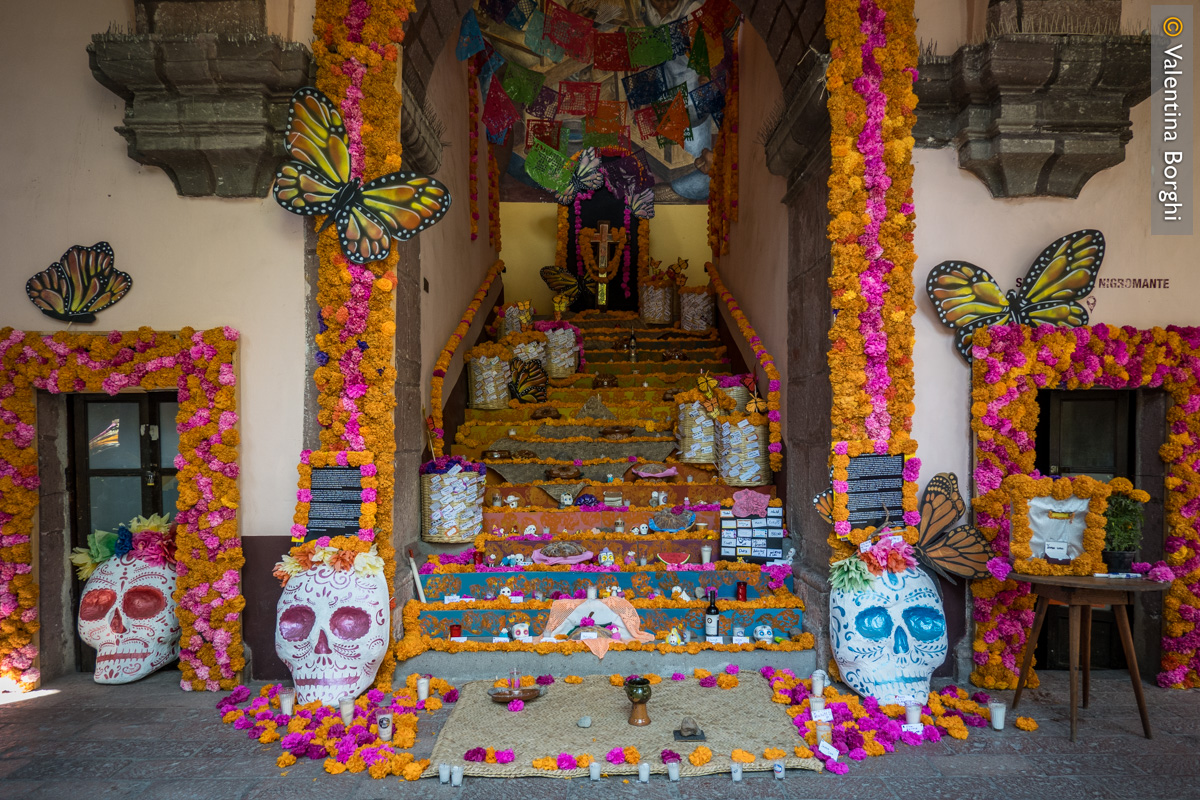 altare delle offerte per il Dia de los Muertos, Messico