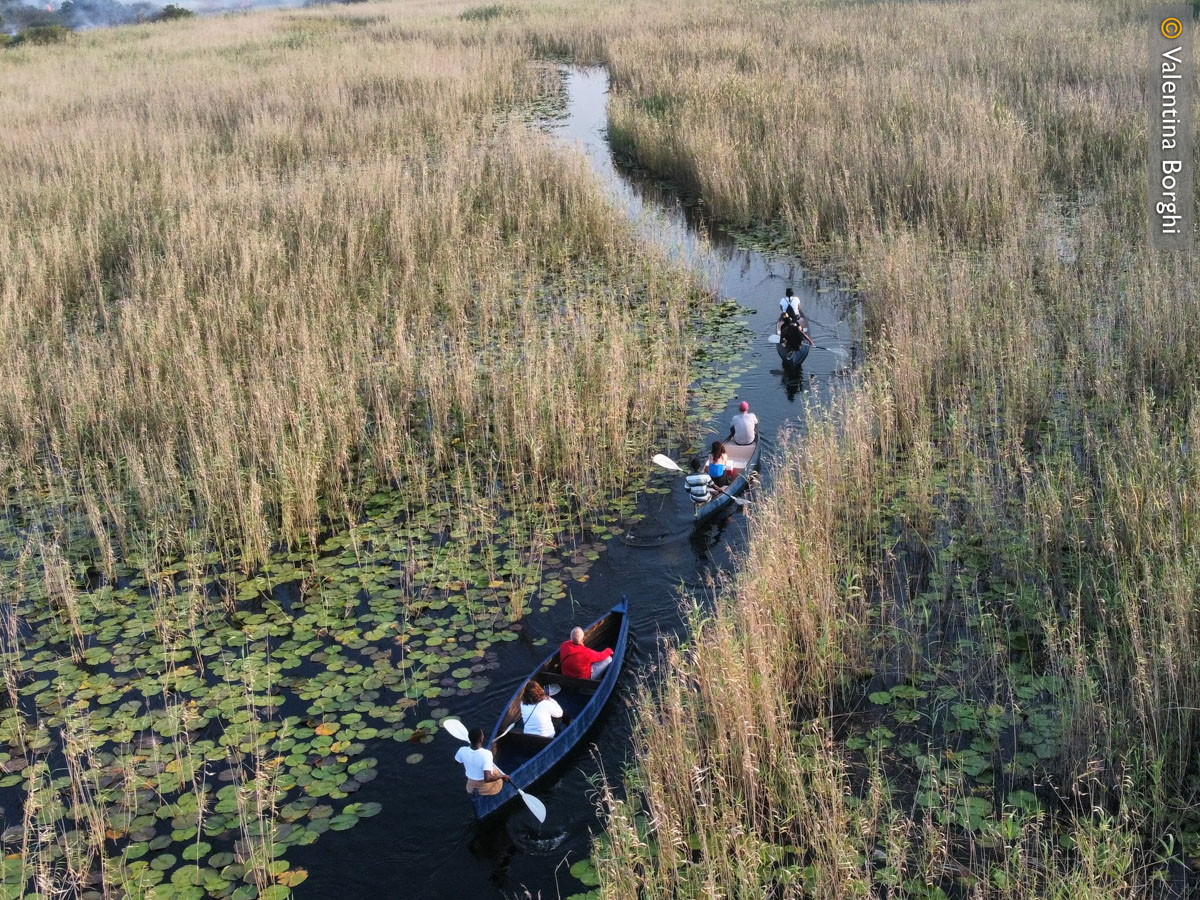 in canoa sul Rio Govuto, Vilankulos, Mozambico