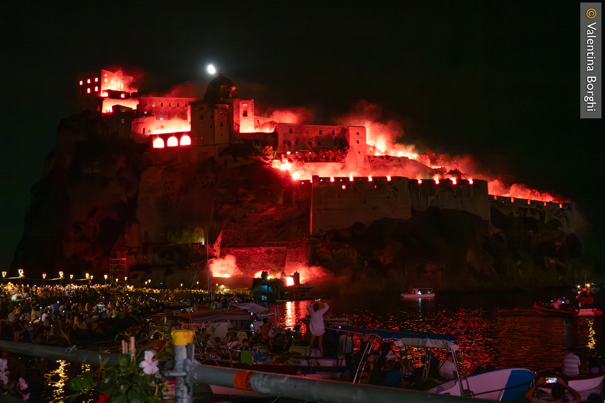 L'incendio del Castello Aragonese durante la Festa di S.Anna, Ischia