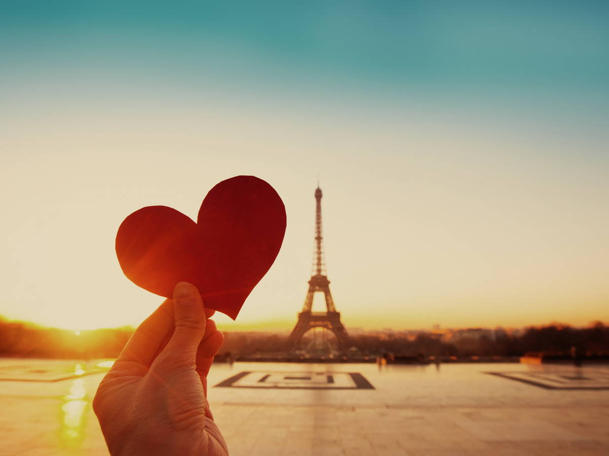 Tour Eiffel con cuore a Parigi