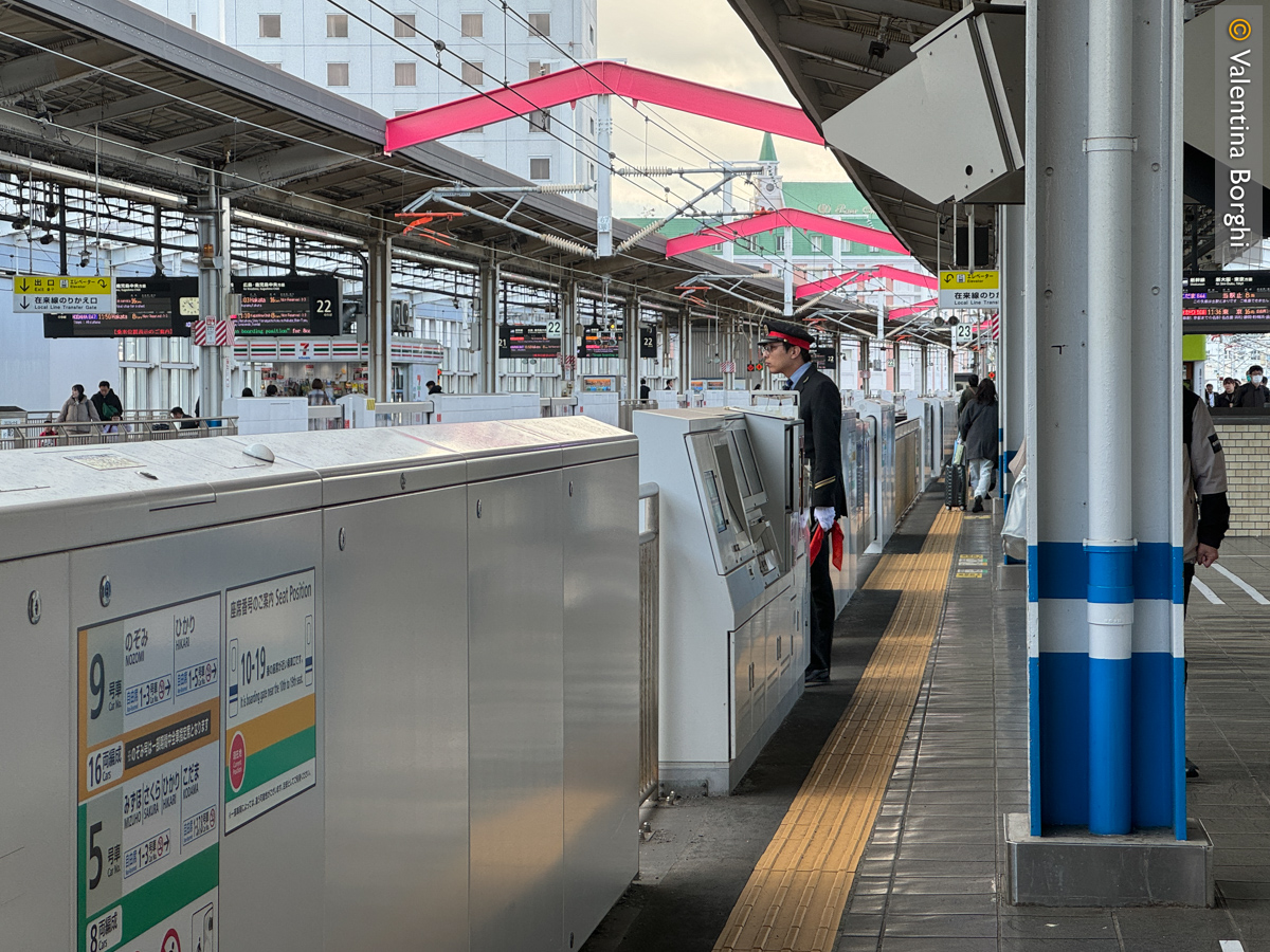 stazione ferroviaria in Giappone 