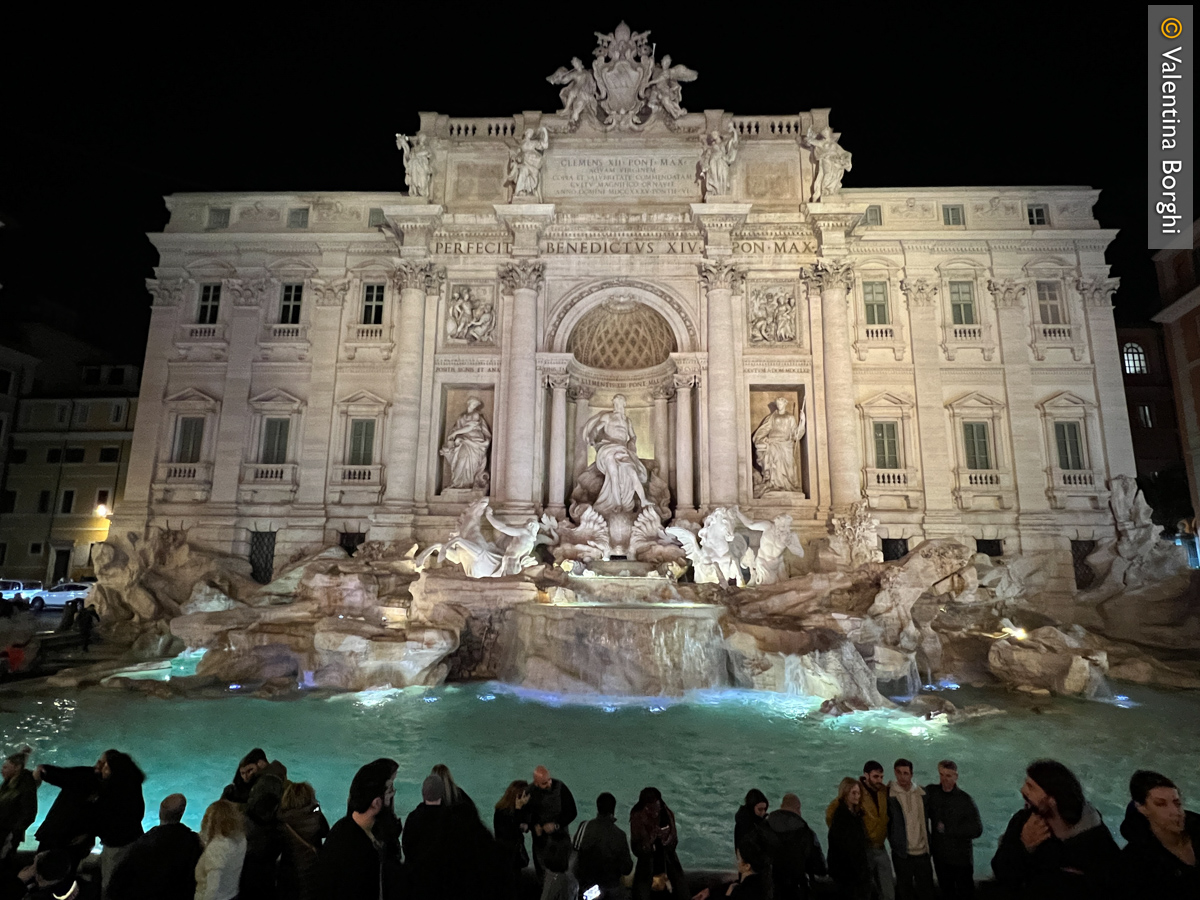 Fontana di Trevi di sera, Roma