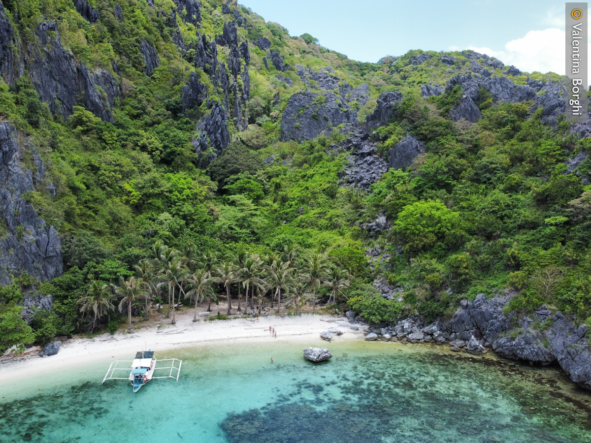 isoletta vicino al El Nido (vista dal drone)
