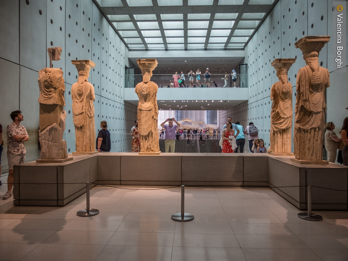 le cariatidi originali al Museo dell'Acropoli di Atene