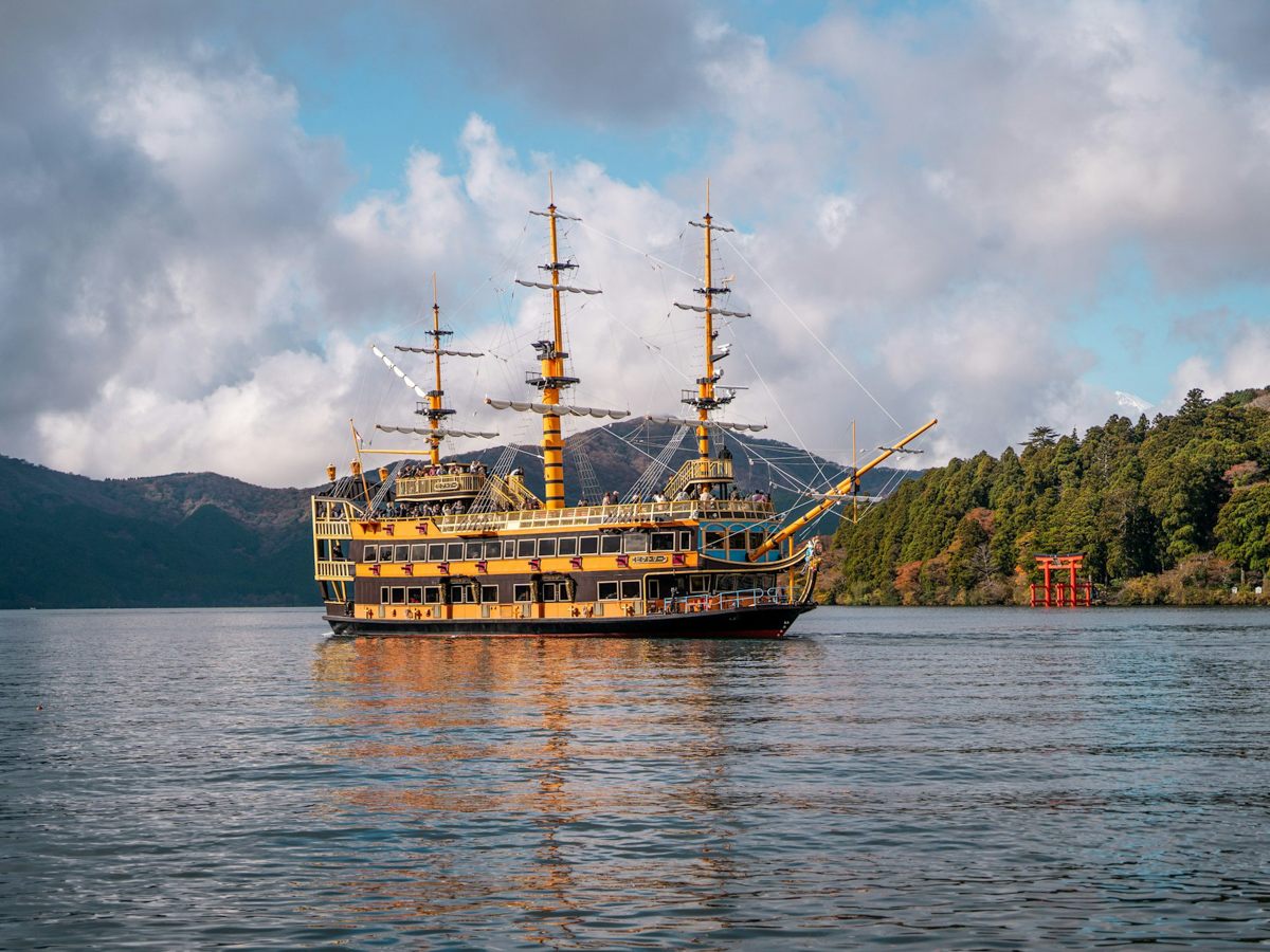 galeone sul lago ad Hakone